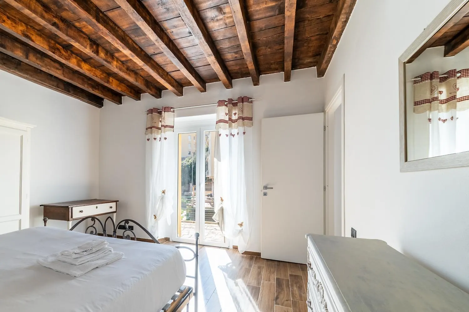 Giano Host - Gozzano, Simple Pleasures Apartment Genoa