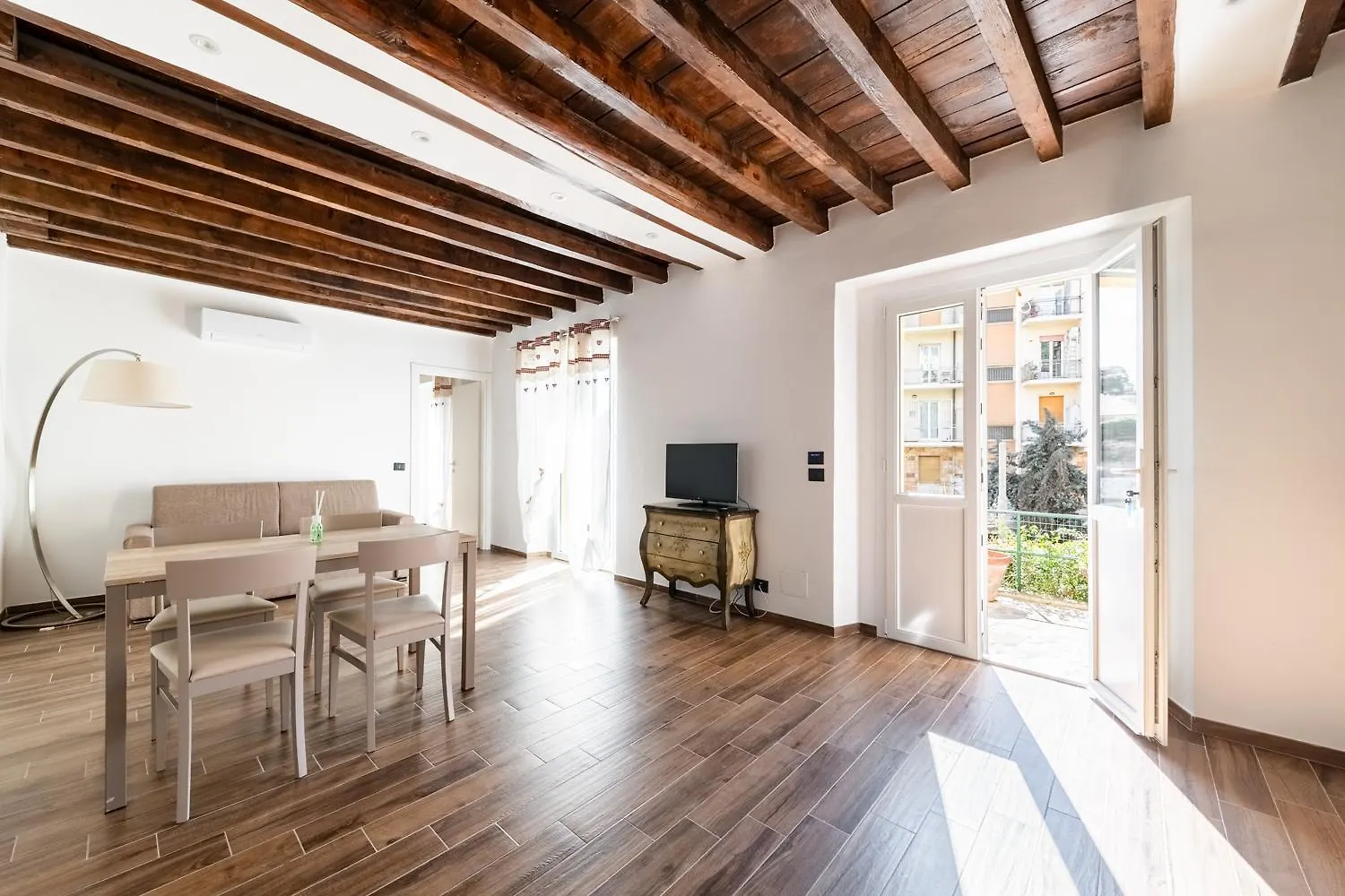 Giano Host - Gozzano, Simple Pleasures Apartment Genoa 0*,  Italy