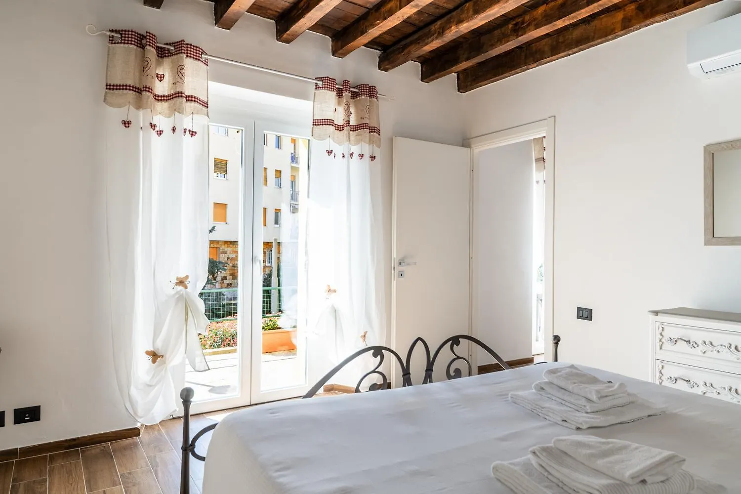 Giano Host - Gozzano, Simple Pleasures Apartment Genoa