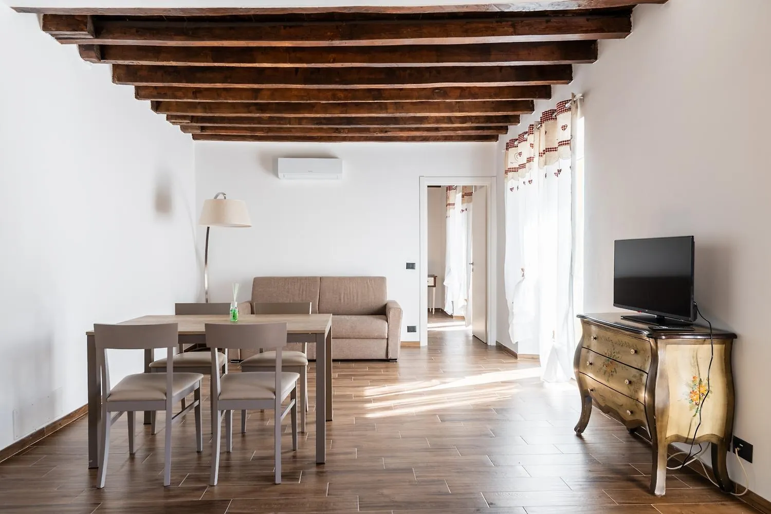 Giano Host - Gozzano, Simple Pleasures Apartment Genoa Italy