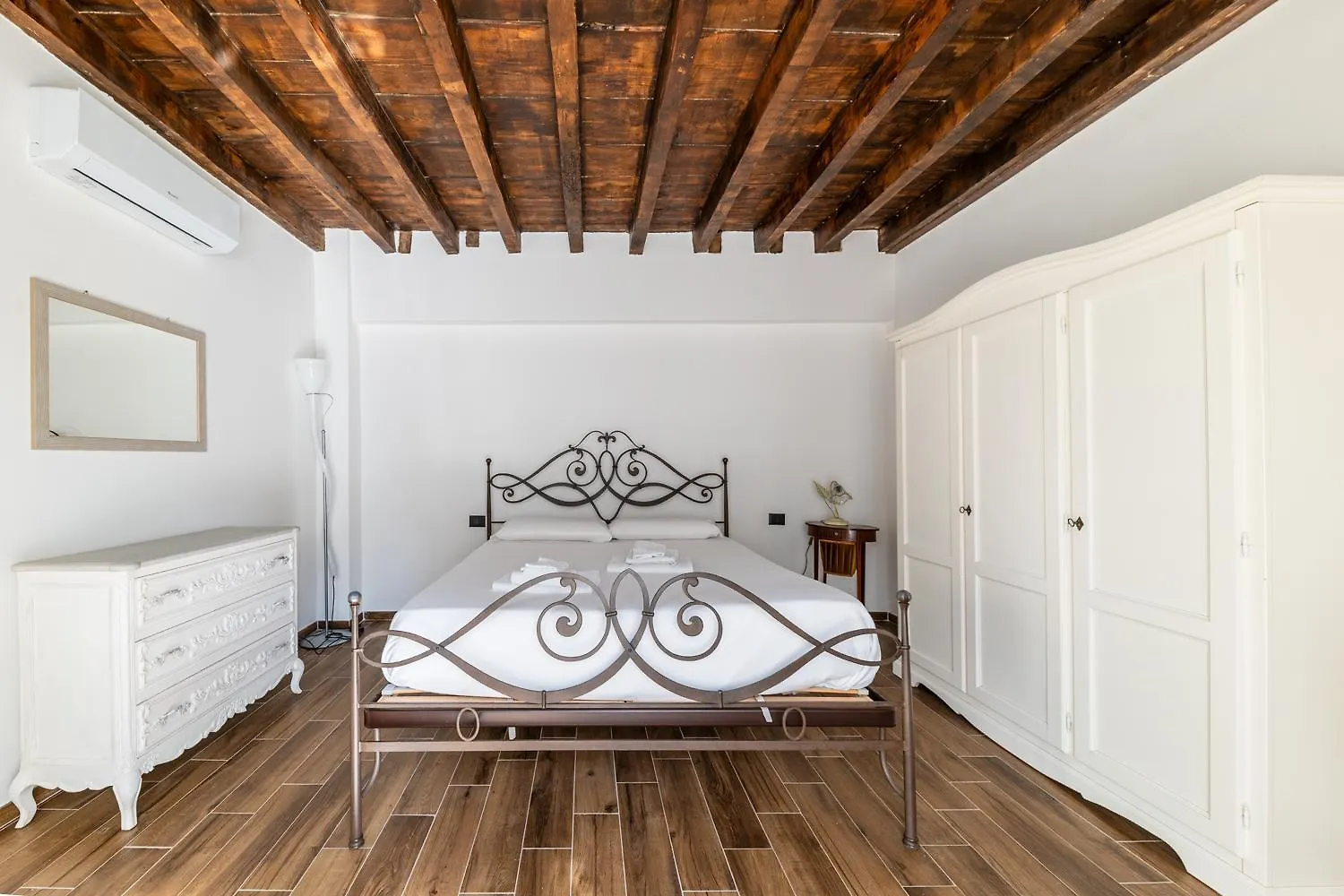 Appartamento Giano Host - Gozzano, Simple Pleasures Genova Italia